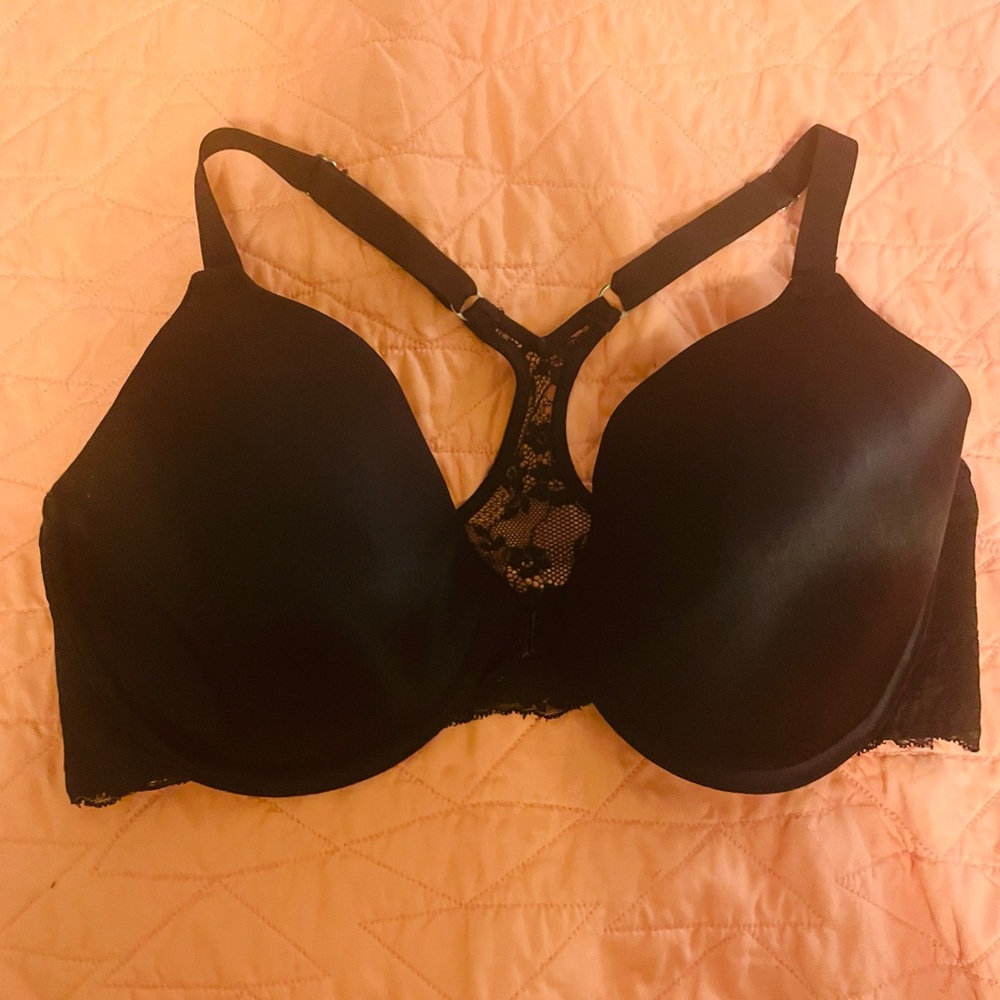 Maidenform size 36DD black racer back bra, excellent condition.